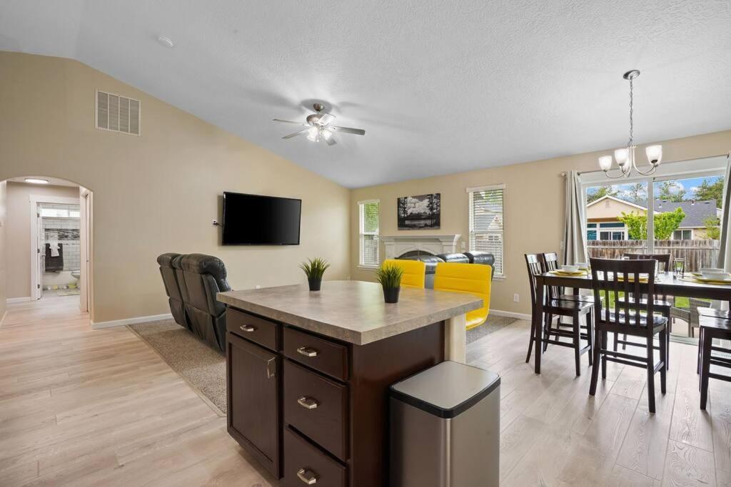Remodeled, Charming Retreat On The City'S Doorstep Boise Exterior photo